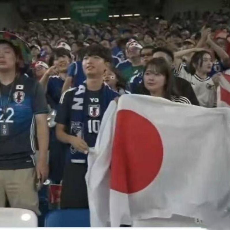 全网震怒！上海年轻人穿日本国旗球衣狂欢，底线彻底失守
 
近日上海酒吧一幕让人无