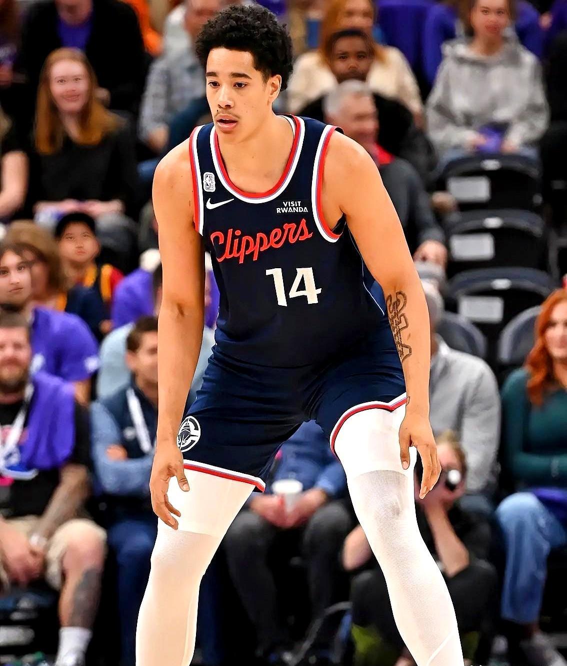 竞技体育最残酷的，往往是弃子对旧主的清算。
 
尼德豪泽右脚意外伤退，快船内线瞬