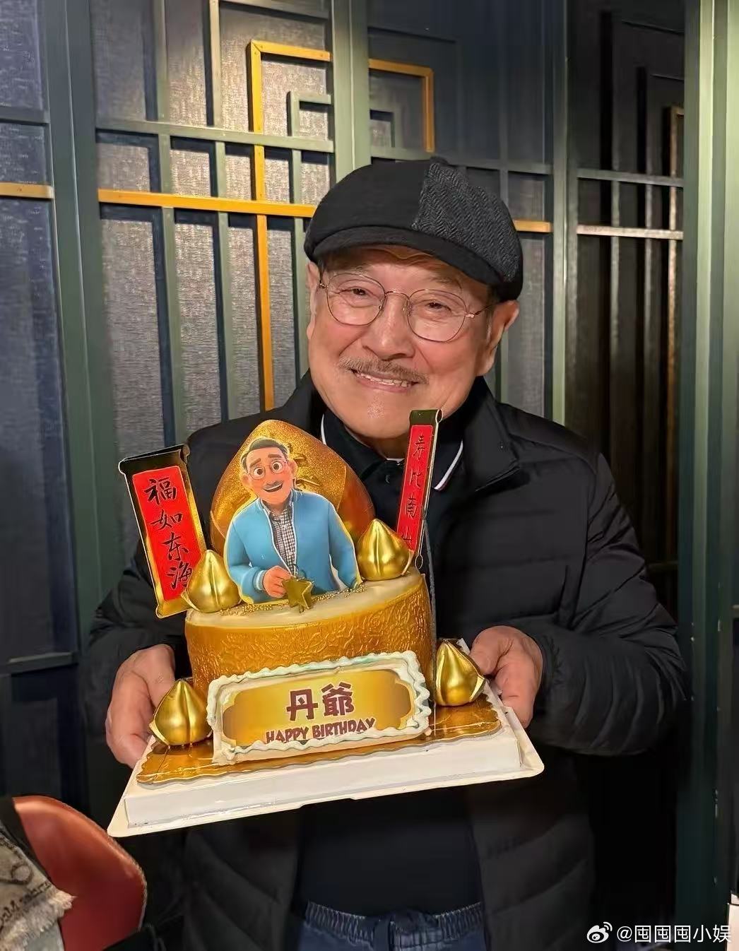 刘丹82岁生日刘恺威爸爸庆祝82岁生日，场面很温馨刘恺威爸爸庆祝82岁生日