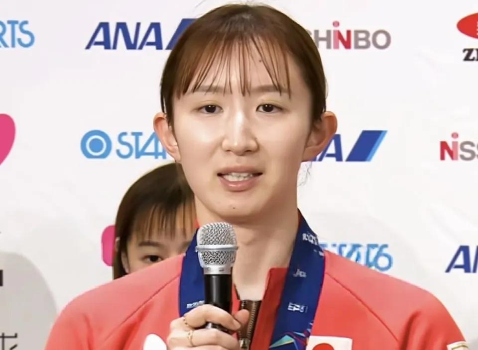日本乒乓男女队，
都兵败于国乒手下，
看看他（她）们怎么说。
早田希娜说，
拿了