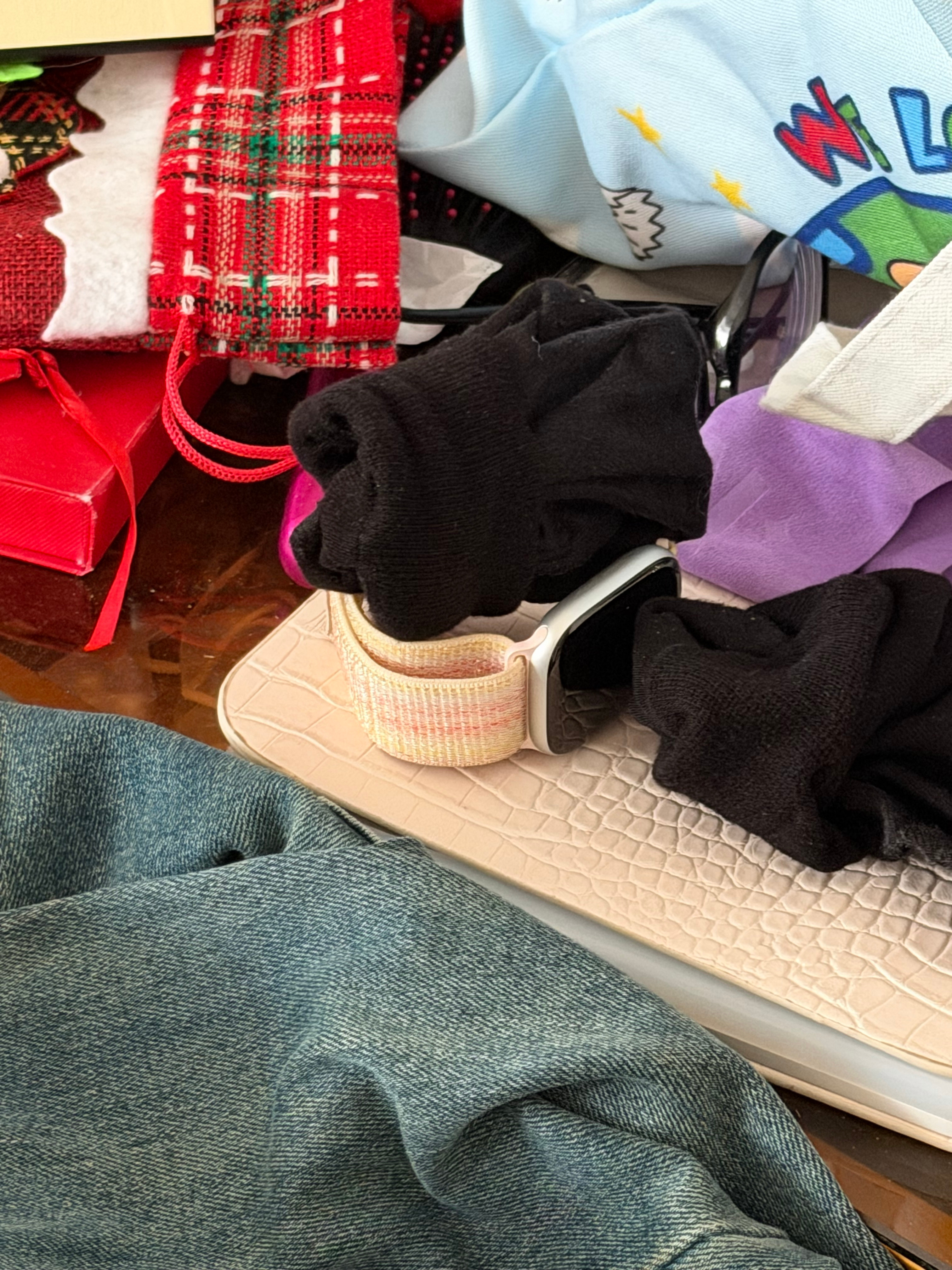 谁的破Apple Watch ，耽误我放袜子 让她乱放，给她点颜色看看 