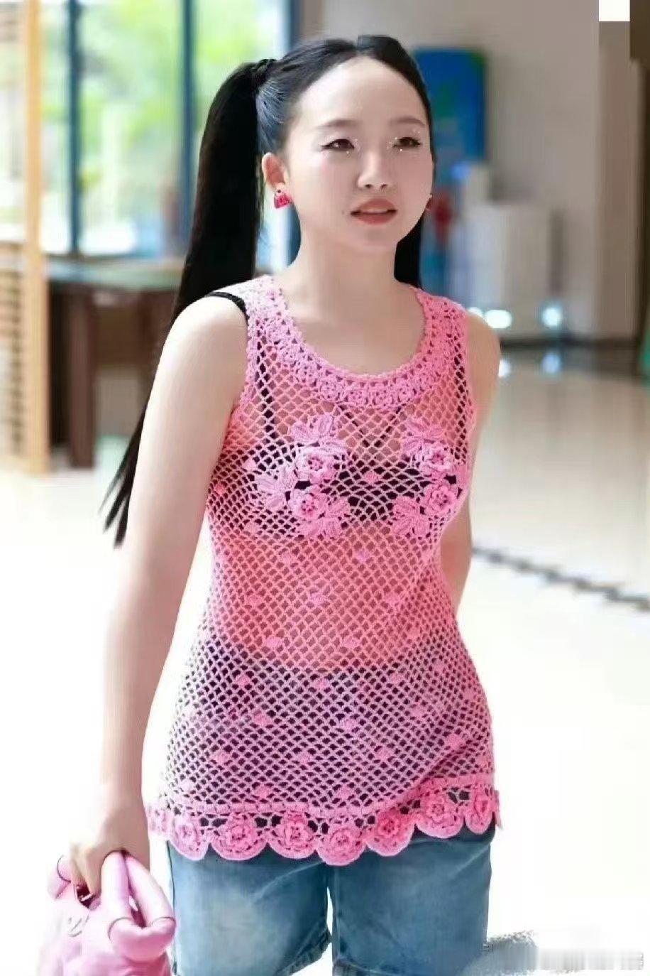 辣目洋子这么瘦了太绝啦👏 瘦得惊艳四座，继贾玲后又成励志榜样。明星自律太牛，背