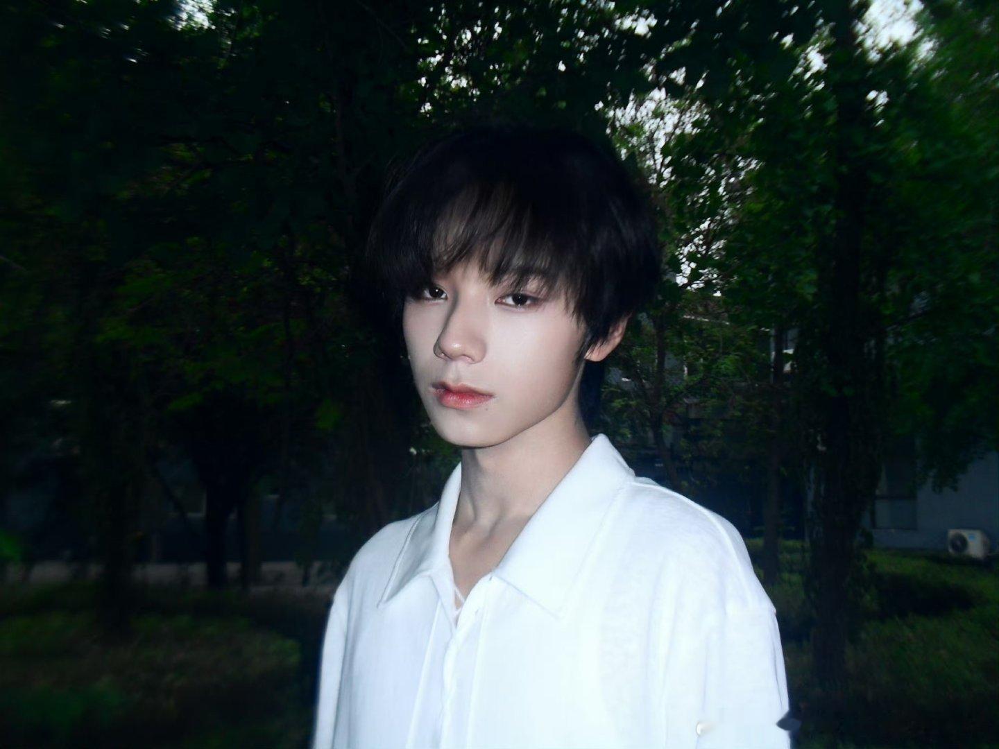 王橹杰  🩵王橹杰 四代唯一门面主唱 冬天落雪我是棉被温暖你的夜，我一直在你身