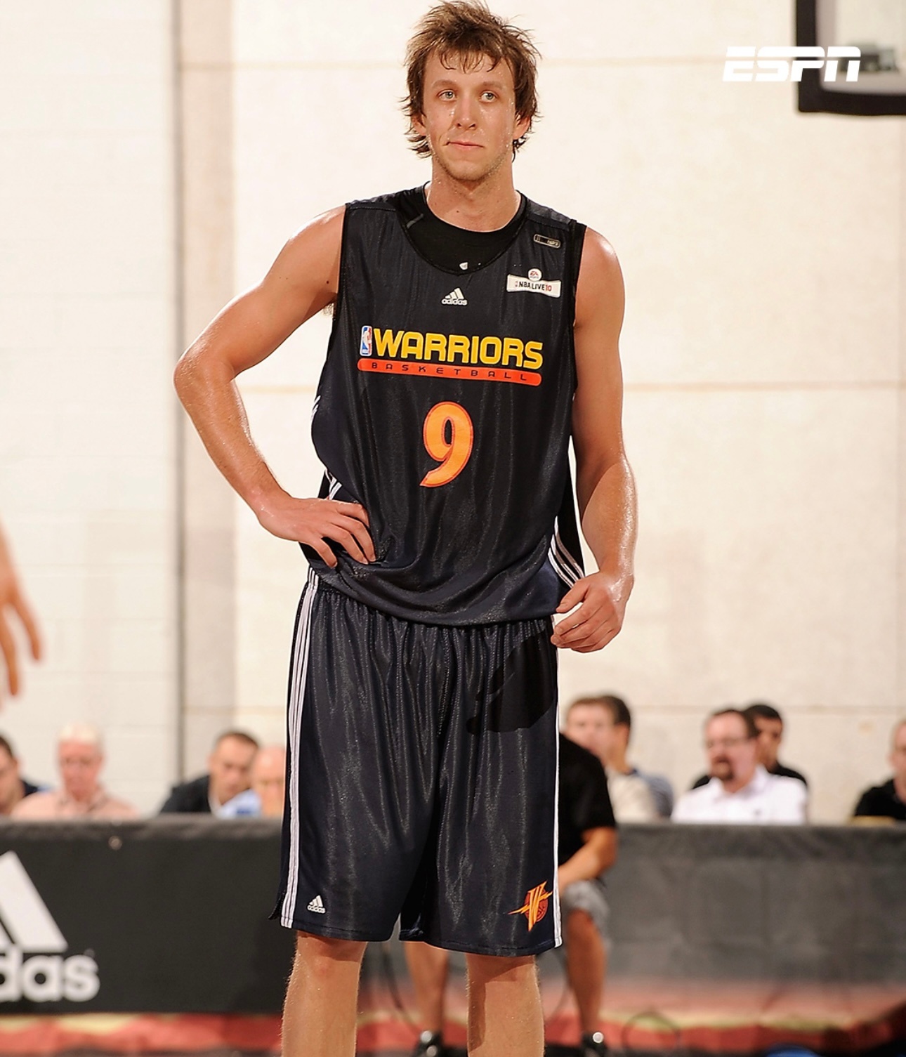 篮天下他是谁？Images via espnausnz 泳池走路 减肥