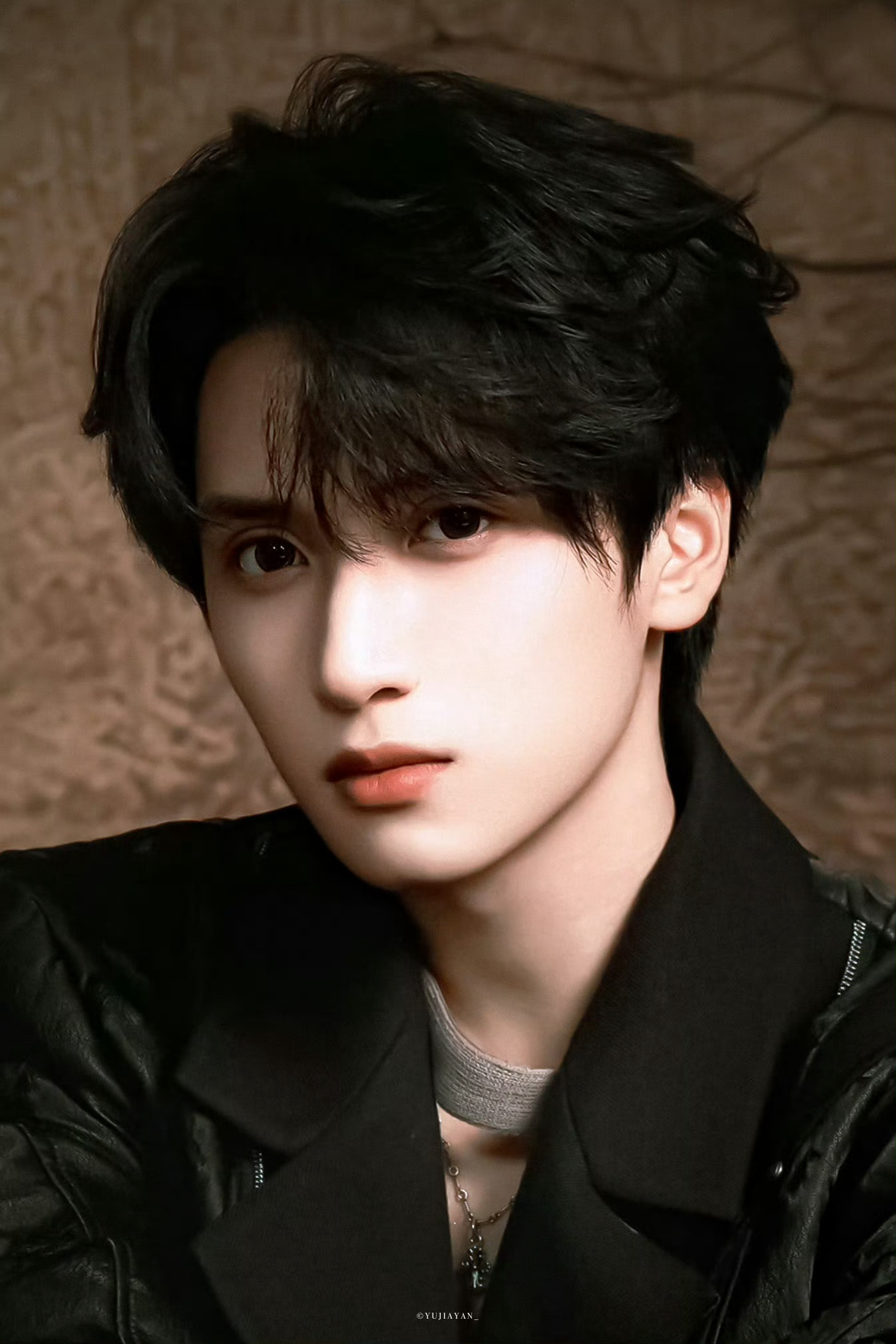 严浩翔 ❤️严浩翔高露洁品牌代言人 ❤️严浩翔 极限挑战  “秋枫揉碎月光藏下万