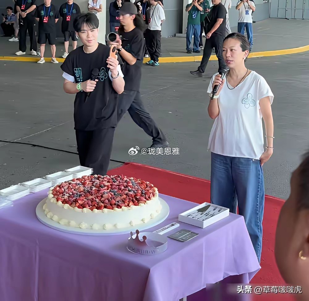 真的是搞不懂萧敬腾不管是长相，还是经济都不错为什么会选这么老的老婆，到底图个啥啊