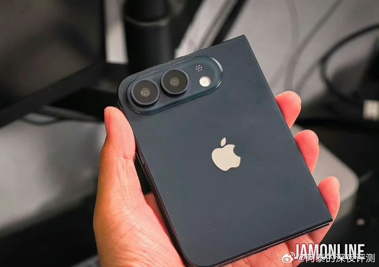 今年九月，苹果折叠屏应该就要亮相了，大概率命名为iPhone Ultra，成为苹