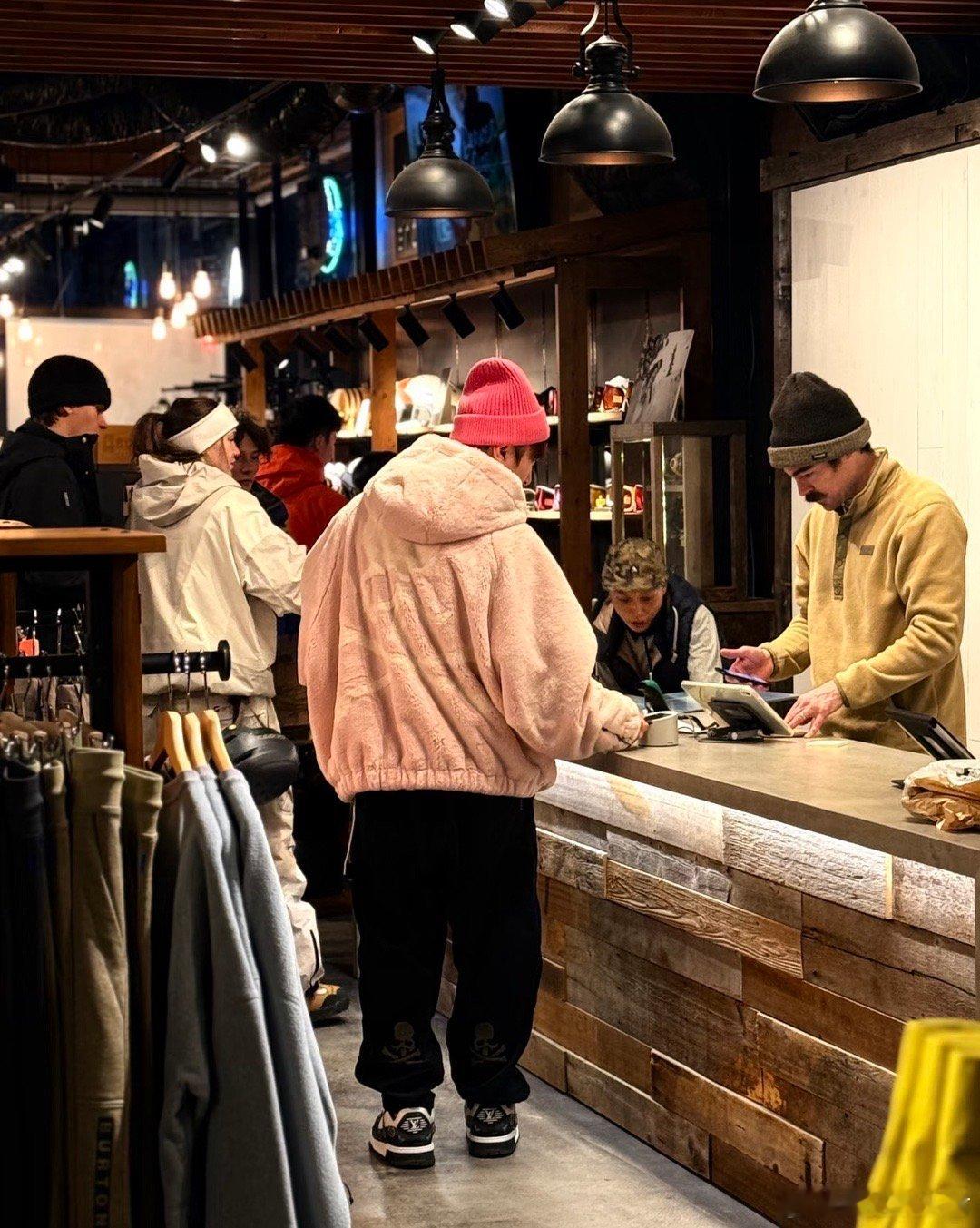 王思聪北海道滑雪 