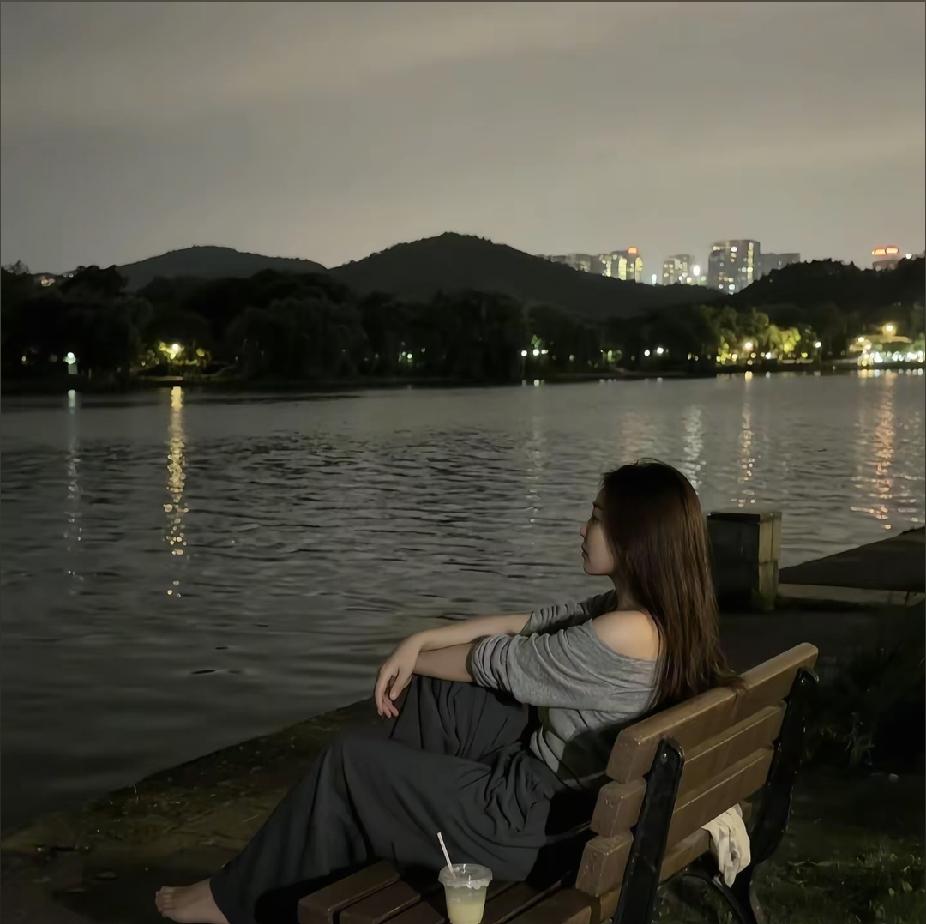 无论做什么事的时候
第一次都会紧张，这世间只有两种人，

第一种人是紧张慌乱
第