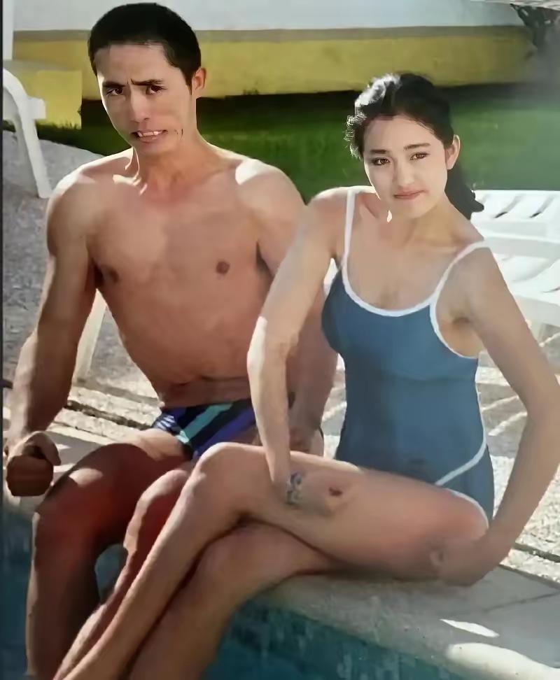 张大导演和巩俐，曾经有过一段刻骨铭心的爱情，长达8年之久，但最终并没有走到一起，