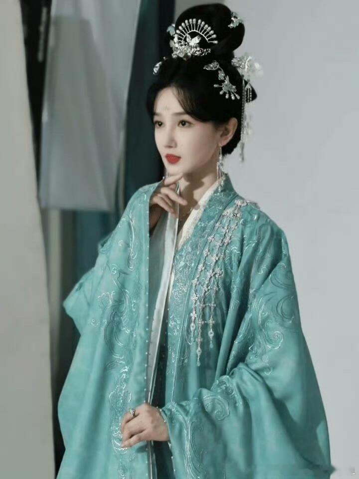 陈小纭大奉拽妃  电视剧大奉打更人[超话]  不愧是大奉美人慕南栀我慕姨可是大奉