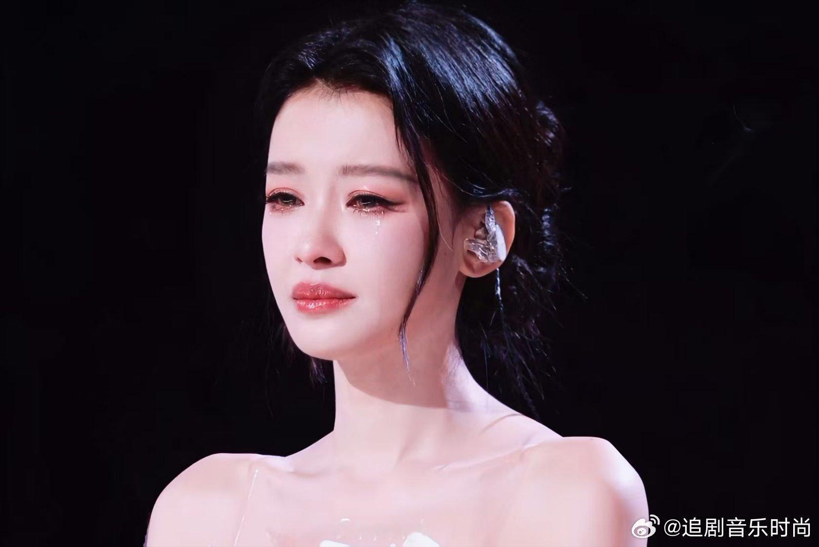 能不能不虐孙怡了 别人来乘风破浪，她来渡劫。麦粒肿还没消又添新泪痕。节目组，这个