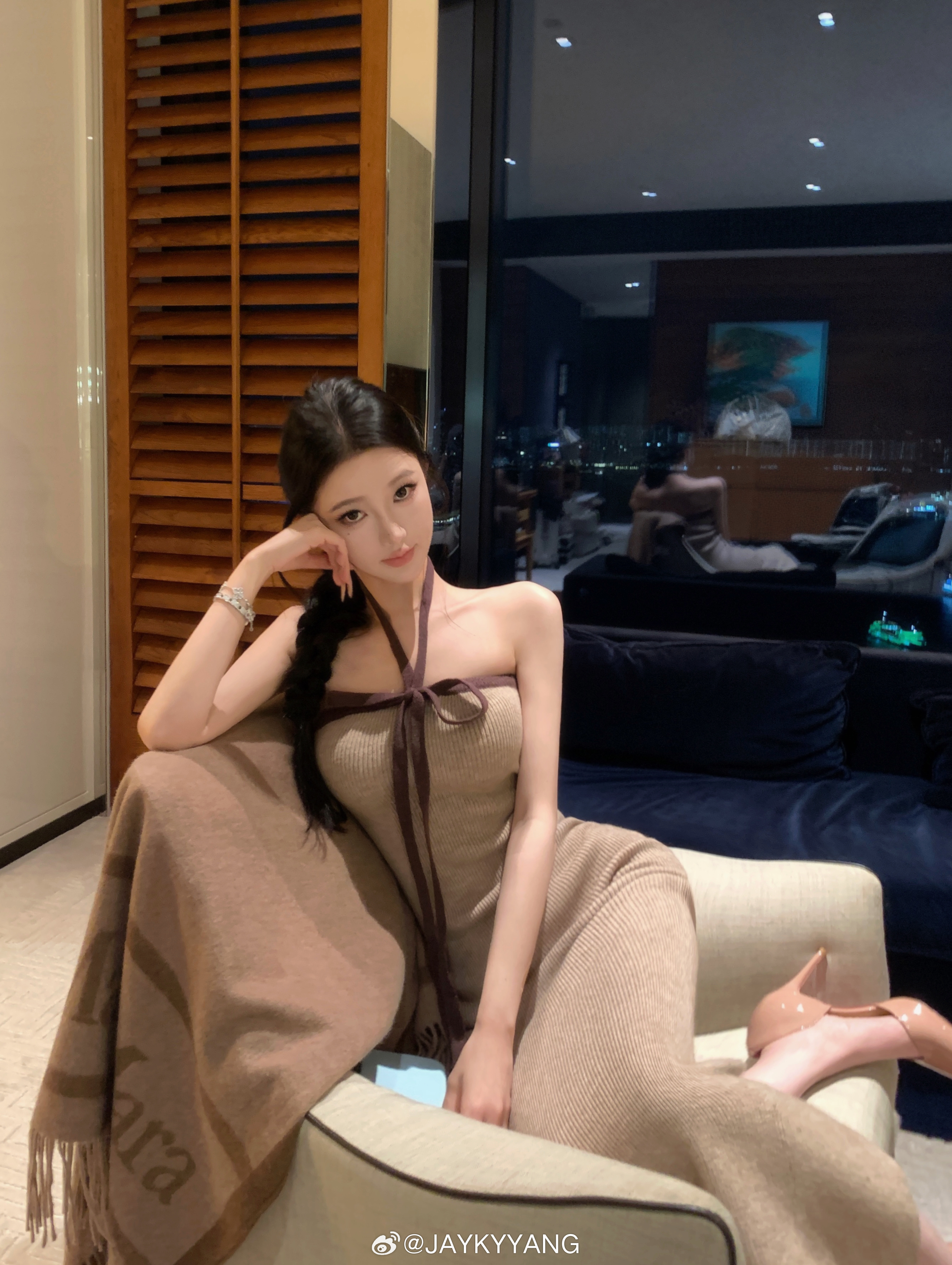 美妙的周五再来瞅一组大合集[yeah]那既然是合集了…可不得再抓5张50圈圈给你