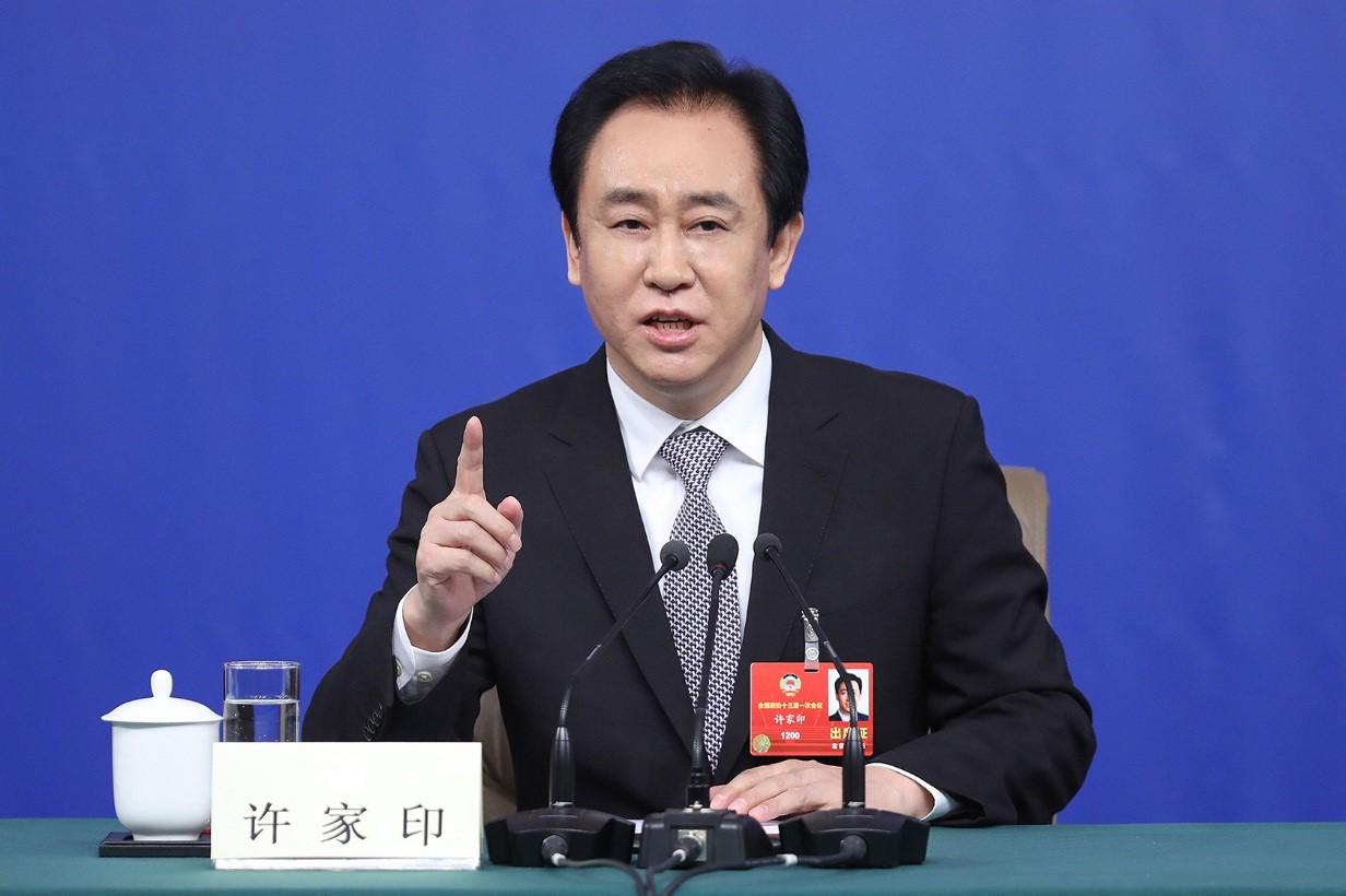 许总和秘书去逛街，秘书吵着要去买首饰、买包。许总说，买那些没意思，我花3万块给你