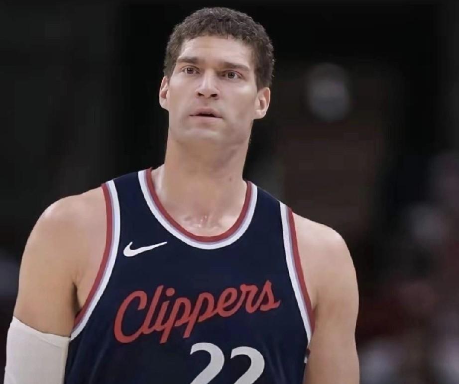 快船不靠单打翻身了。
哈登不硬突了，乔治不站三分线等喂球了。
威少一回来，球开始