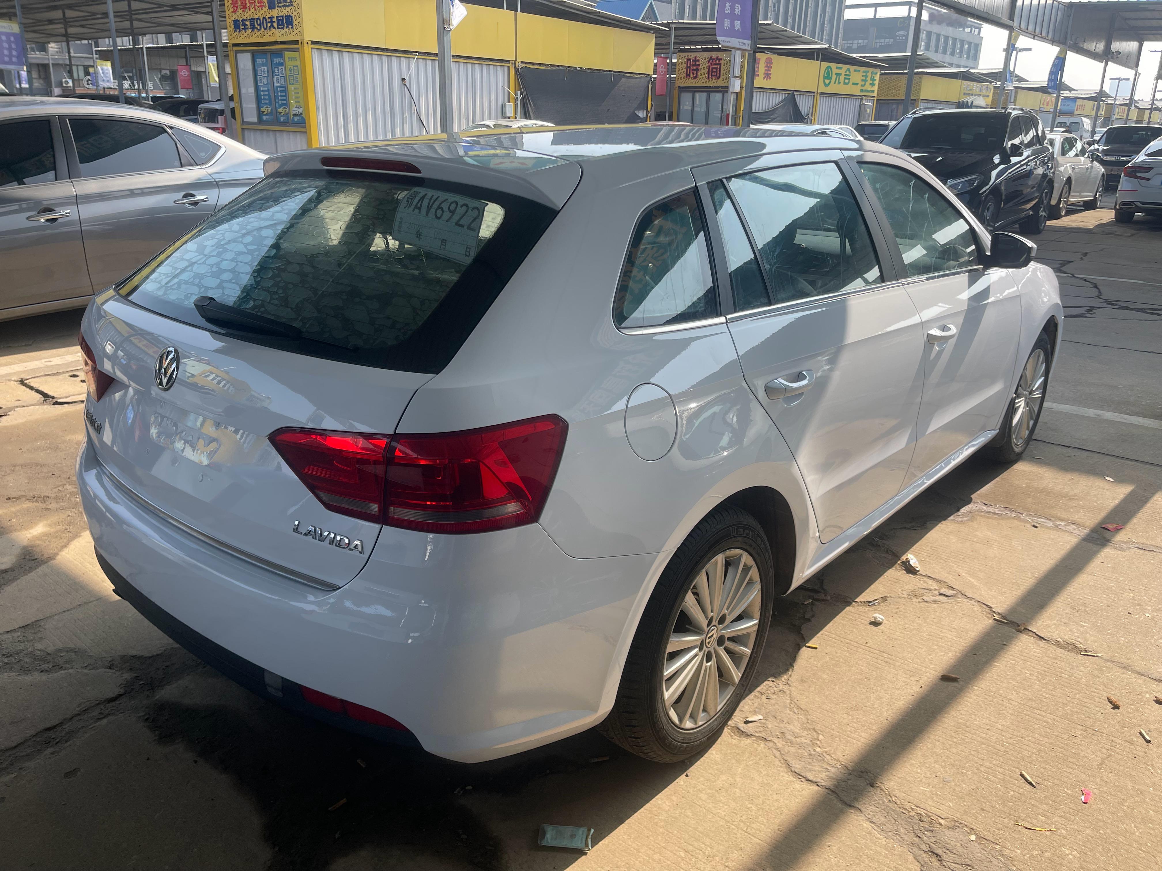 新到两厢举行神车大众朗行 2014年大众朗行 1.6L自动挡带天窗  12万公里