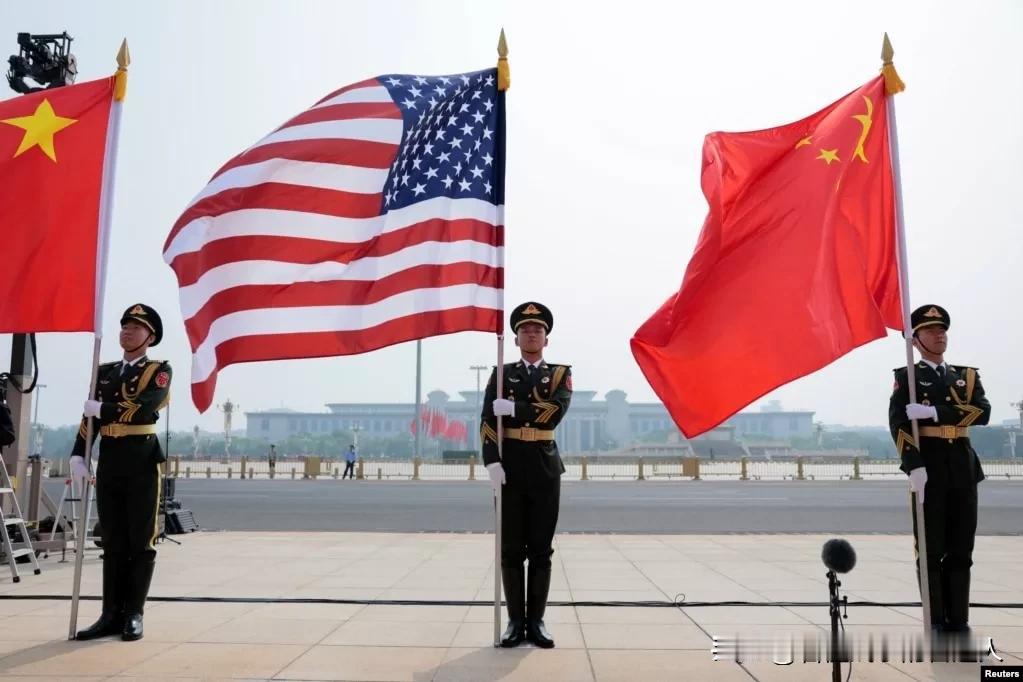 美国喊了多少年"对华强硬"，特朗普自己也喊过，关税、制裁、脱钩，一套一套的。结果