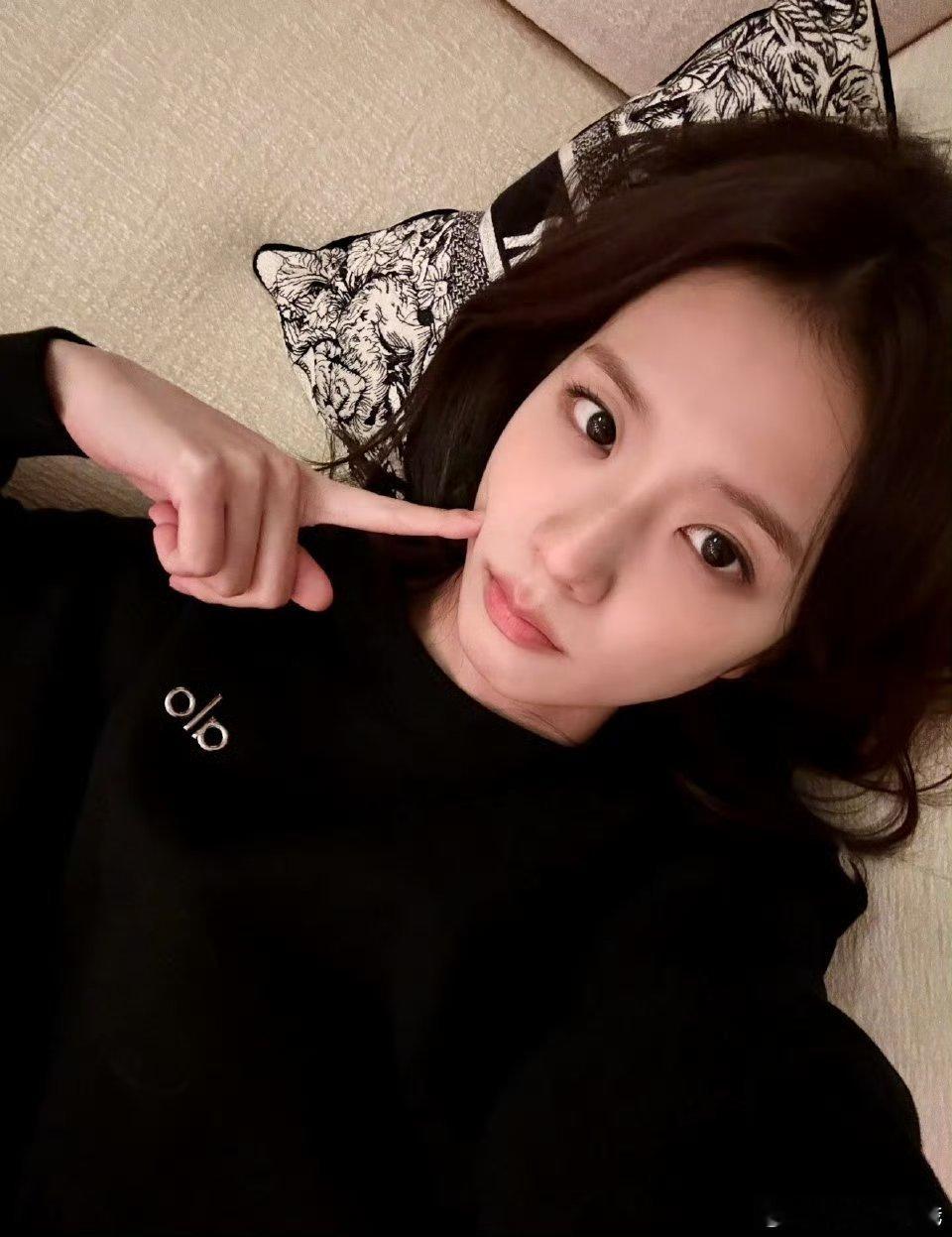 金智秀生日快乐🥳🩷🥳在生日这天准时发博营业送上生日照！超宠粉 