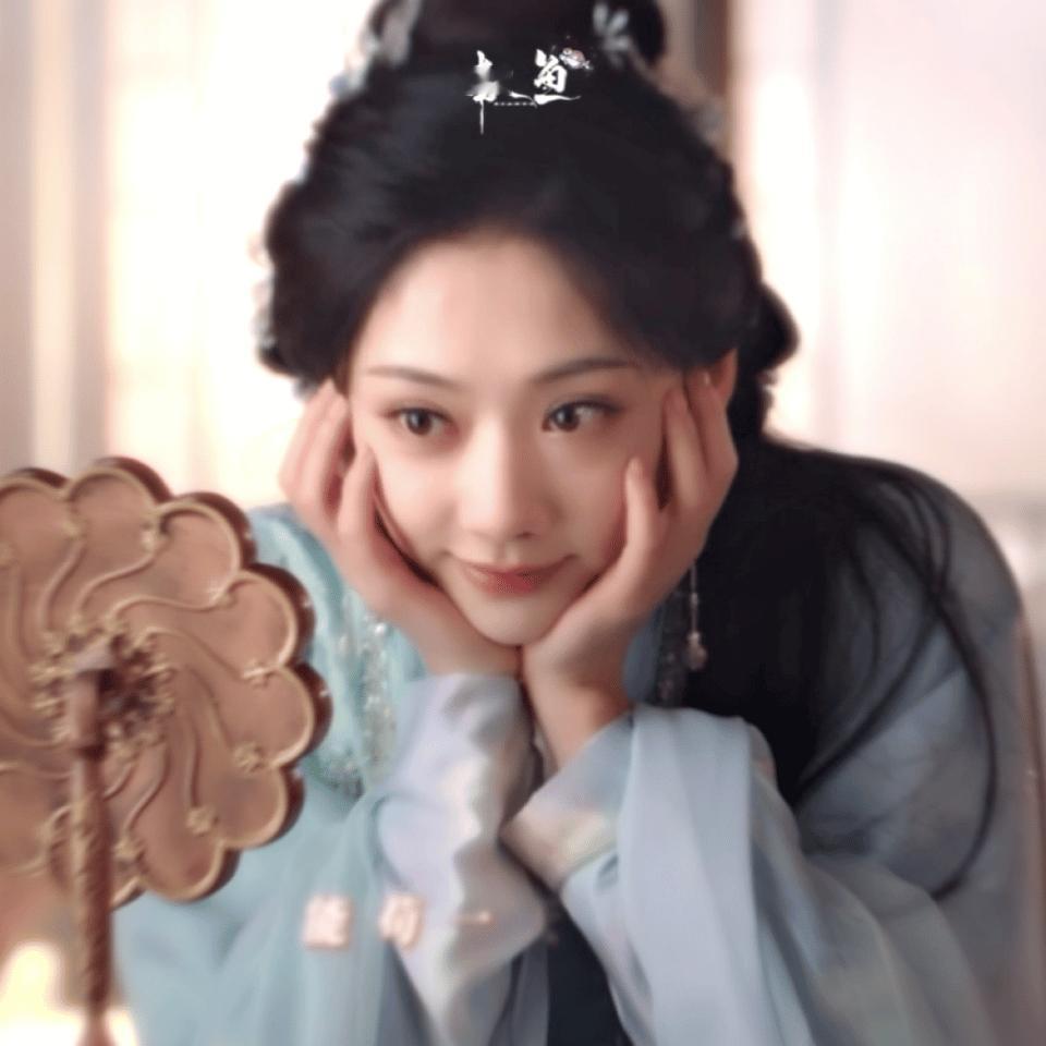想到王影璐穿到仙界还要打扫就想笑王影璐演的廖停雁仙界打扫，代入打工人DNA，笑不