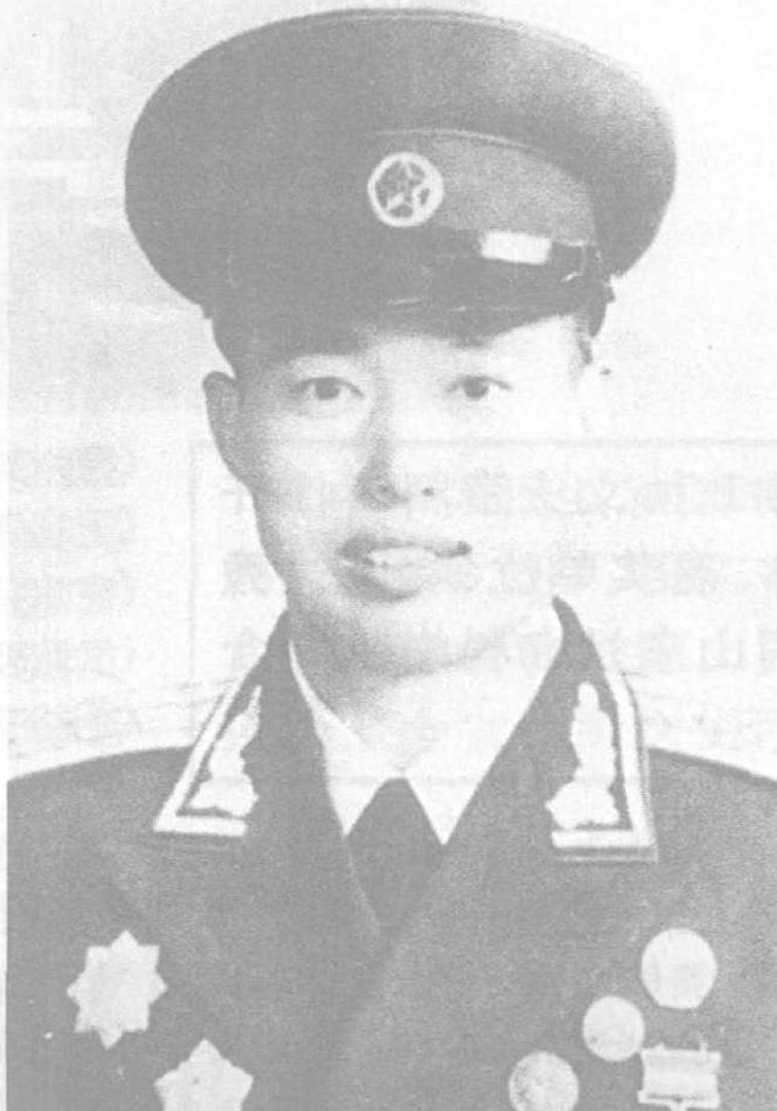 他因健康原因未能晋升军衔，45岁办理离休，安静休养了45年，最终以90岁高龄离世