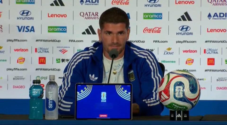 🇦🇷德保罗陪同斯卡洛尼出席了阿根廷vs佛得角 赛前发布会。🎙德保罗：“斯卡