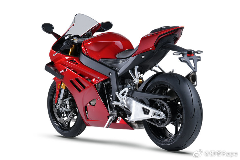 张雪夺冠车型不卖新手未被处罚 这是好事毕竟张雪机车夺冠款 820RR 马力大、提