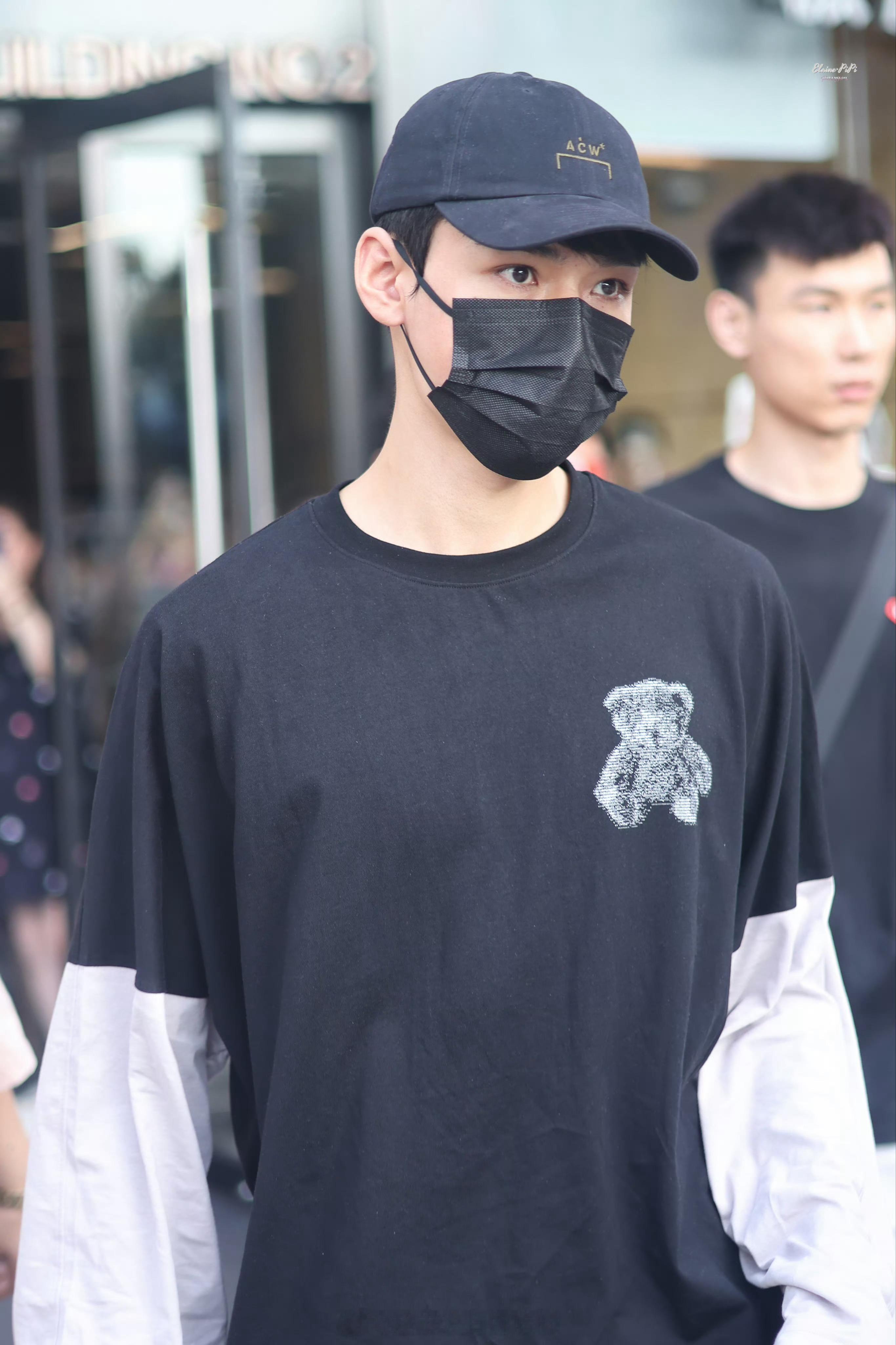 龚俊《白衣公卿》围读下班，素颜好看👏 ​​​