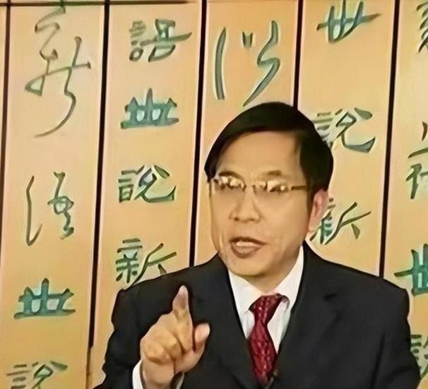 “中医不灭，天理难容？”中南大学的教授张功耀曾发起万人签名，要求取消中医药，这是