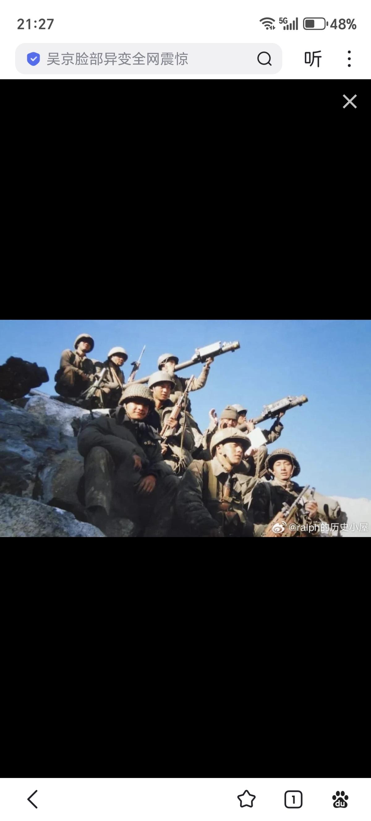 1999年5月卡吉尔战争期间，印度陆军廓尔喀部队士兵手持缴获的巴基斯坦毒刺导弹合