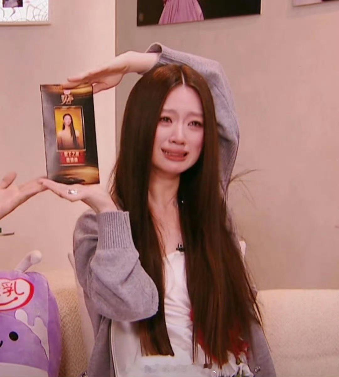 单依纯流泪还不忘演小品你们小品女王要干嘛啊哈哈哈哈哈哈哈哈哈哈 ​​​