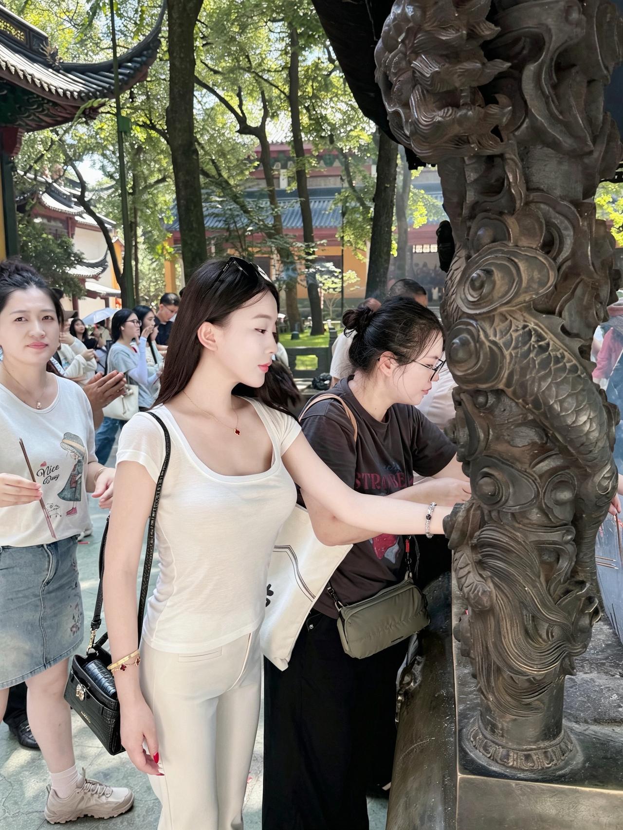 生活总要经历点沟沟坎坎，熬过去就是晴天！