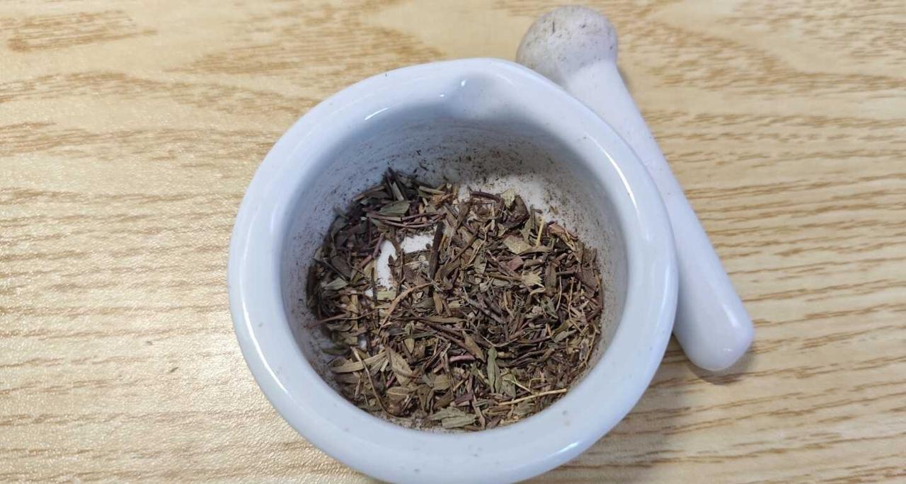 每天介绍一款魔法干草药-百里香
属性： 水
核心能量： 强力净化、健康疗愈、勇气