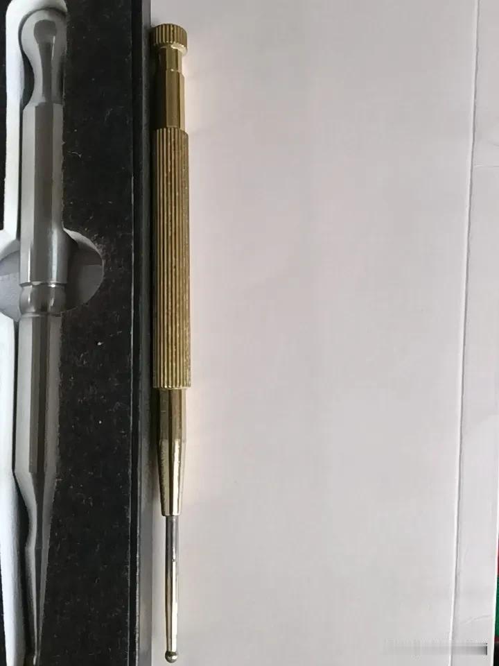 眼睛明亮靠自己，这个眼睛明亮不求人的方法，还真管用。
人的眼睛是否明亮靠眼睛周围