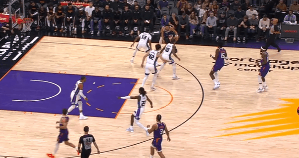 逐帧拆解：德文-布克技术细节解析，全场最高33分率队取胜图1抓早攻和马威发动边路