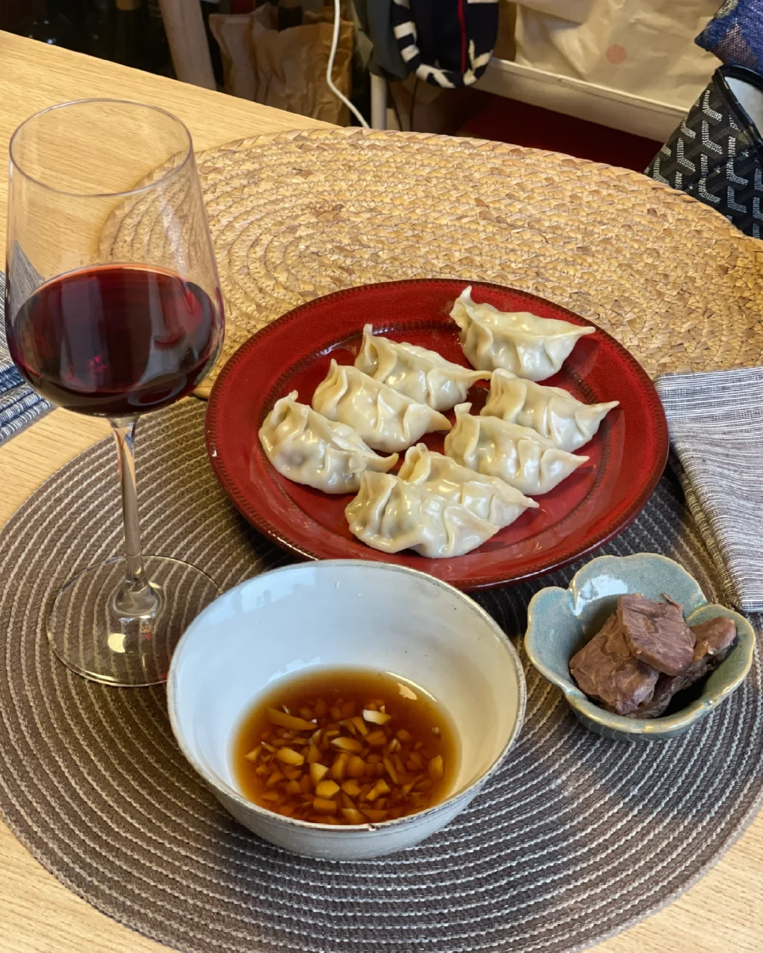 周五，喝一杯。丰俭由己