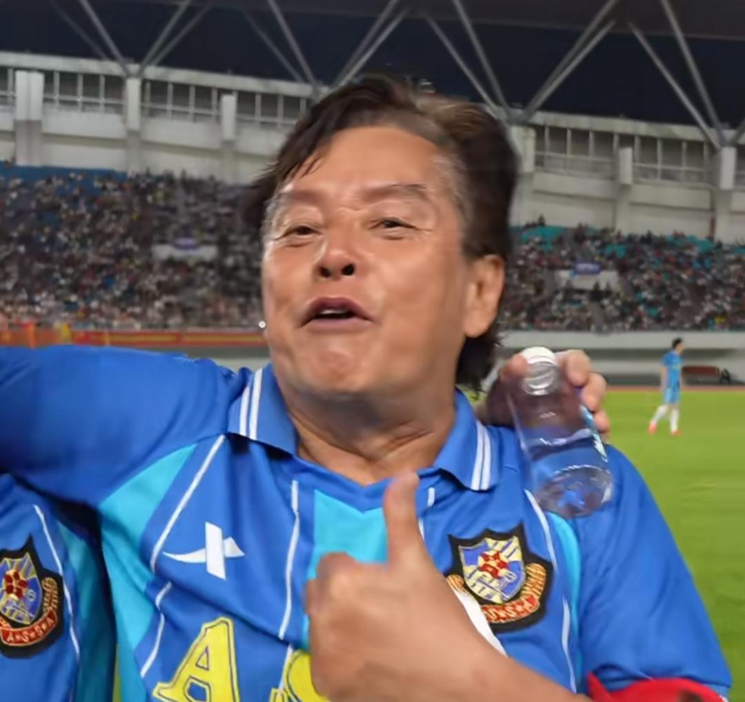 痛快！妈呀，才发现控球厉害。香港明星队肇庆友谊赛五一射了个5:1！

香港明星队