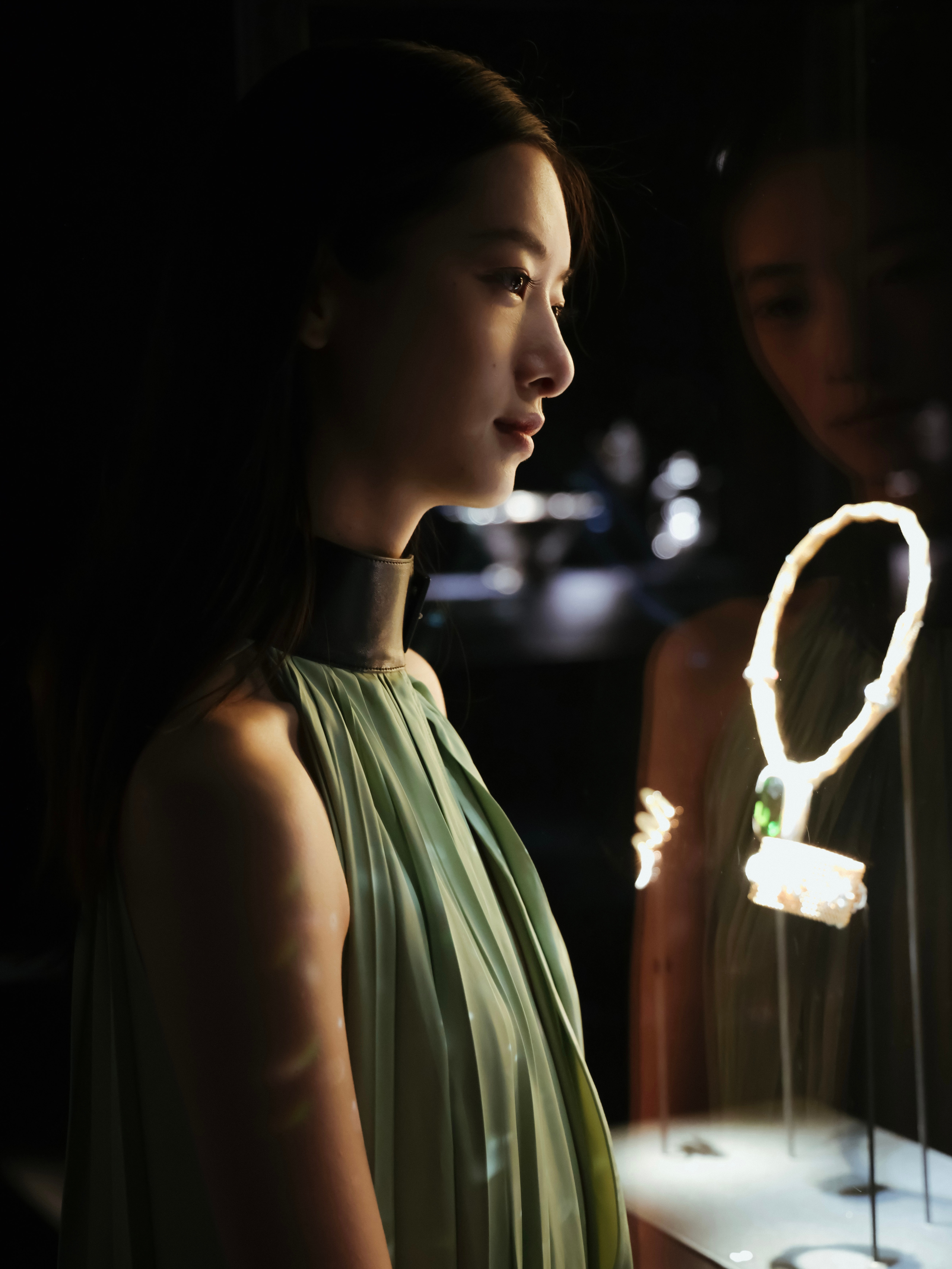 Tiffany展览上拍的cishe is shining bright like
