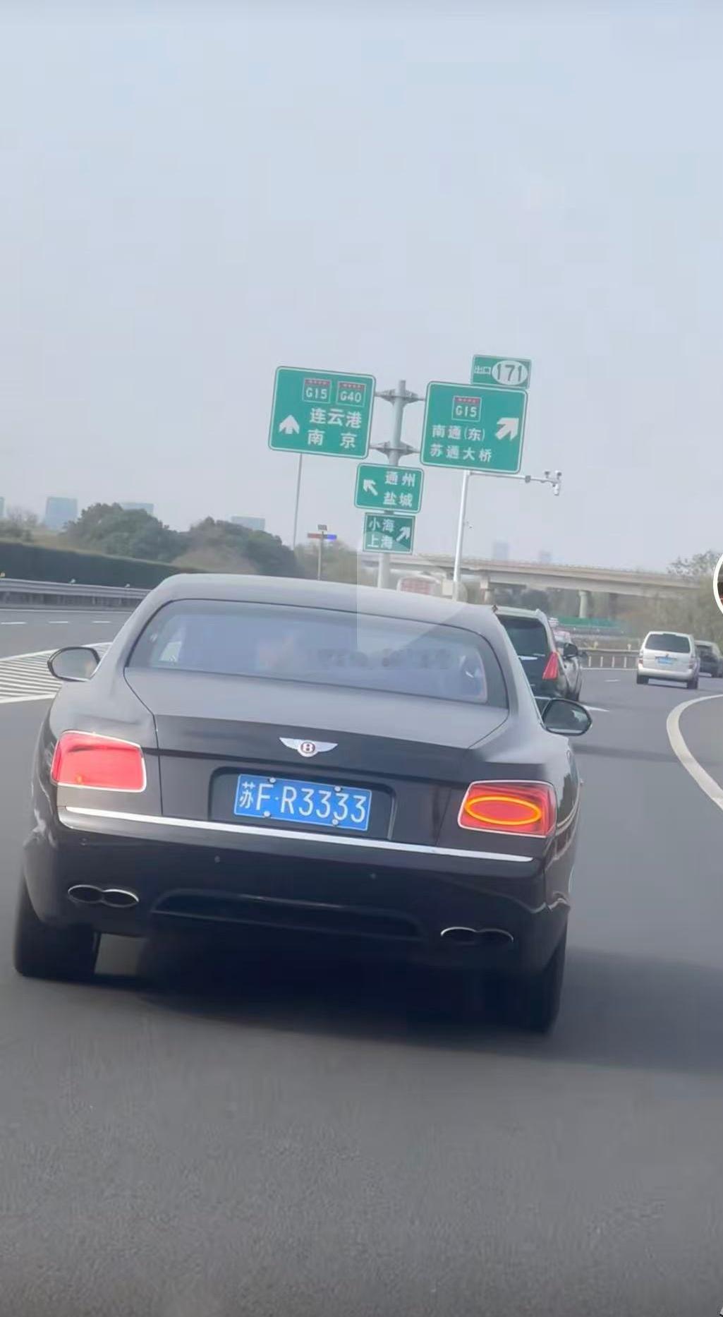 苏f杂谈 南通宾利第389部。