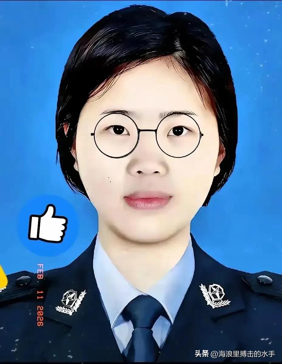 四川沐川95后女警罗慧琳，身为派出所副所长，遇到持刀行凶的歹徒，她没有半分退缩，