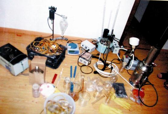 必须让他长记性！安徽庐江，一大学生出于好奇，在某聊天群里下载了一份关于毒品制作的