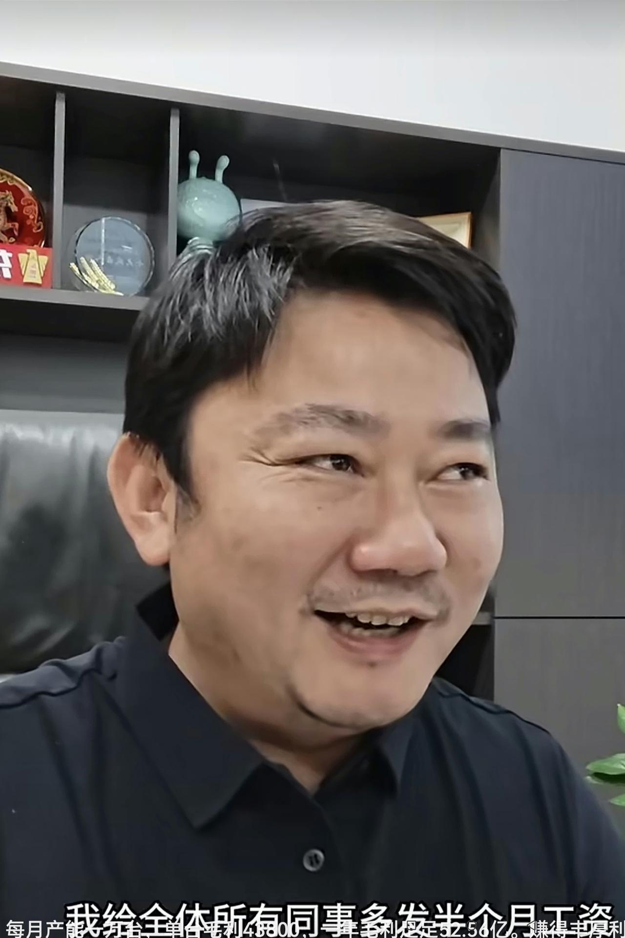 “张雪机车”月产突破10000辆，他给所有员工奖励半个月工资。
今天（6月3日）