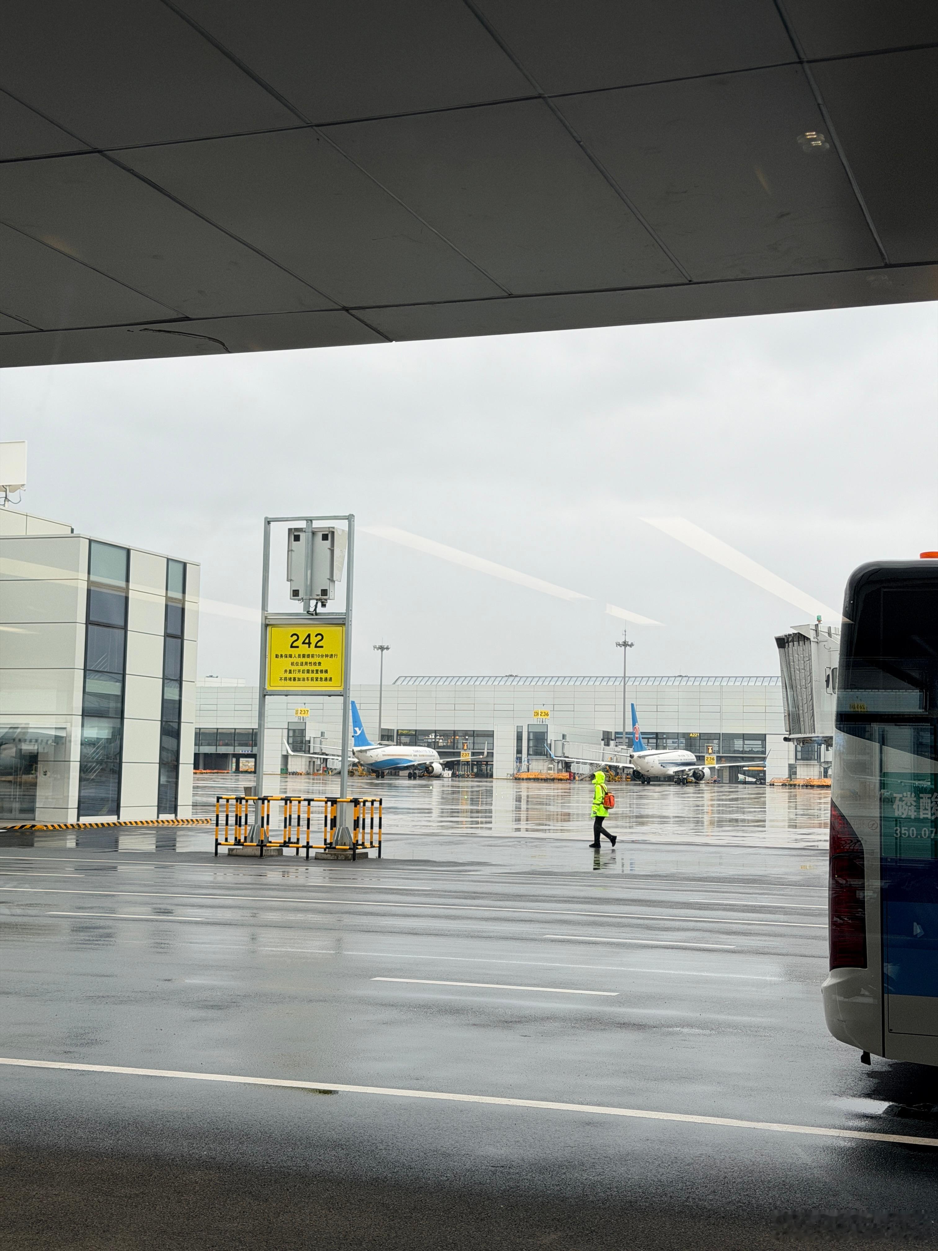 才反应过来原来今天是周末 