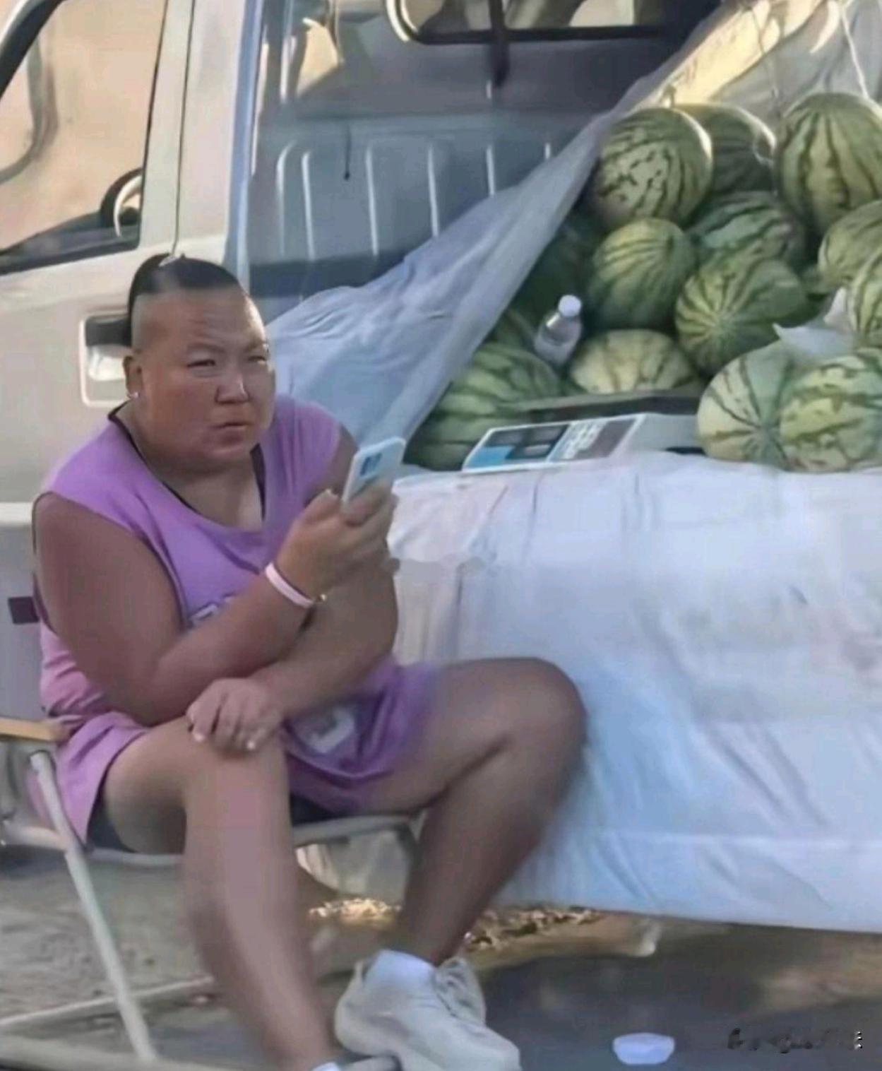 这大姐越看越眼熟，有没有认识的？
