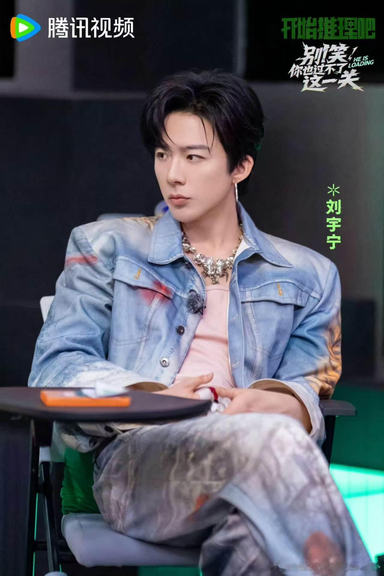 刘宇宁不会转呼啦圈丁程鑫看刘宇宁转呼啦圈的反应 刘宇宁的呼啦圈首秀堪称灾难现场！