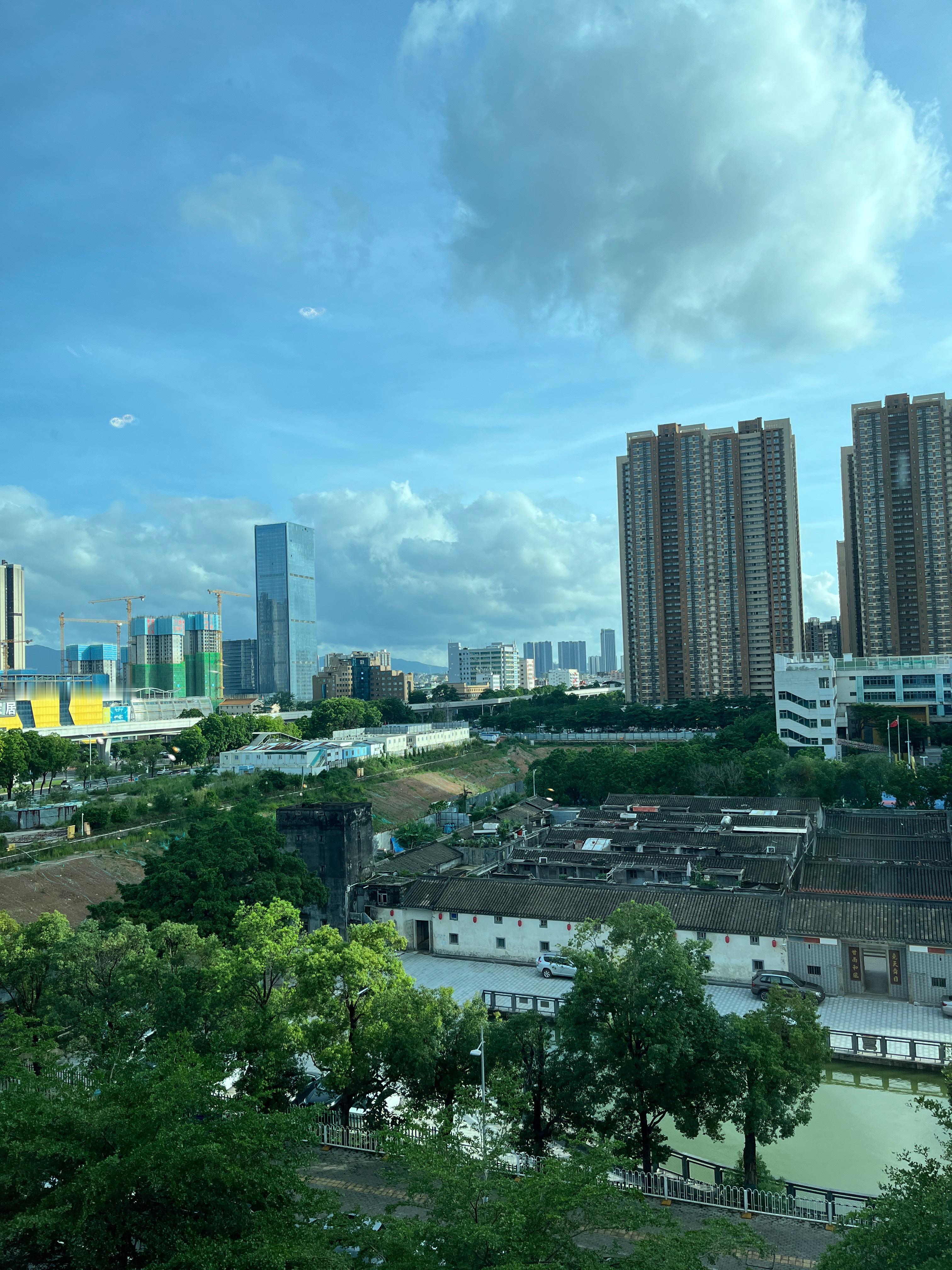 如果我们懂得快乐懂得随时庆祝和感恩那就是活在菩萨道，也是活在人最高的境界之中。面