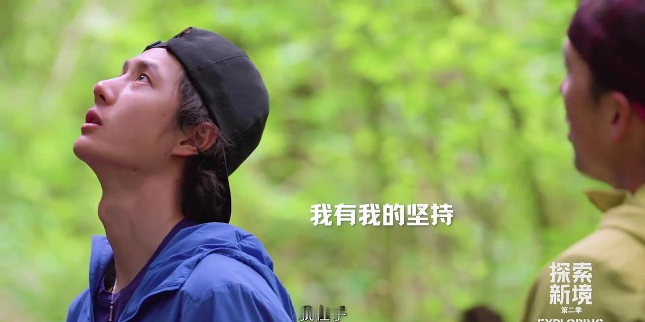 他推掉了可能价值九位数的商单，消失在热搜里三个月。
不是度假，是泡在西北荒漠的训