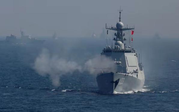 你做初一，我做十五！日舰过航台海三天后，052D冲向横当水道

日本军舰前脚刚在