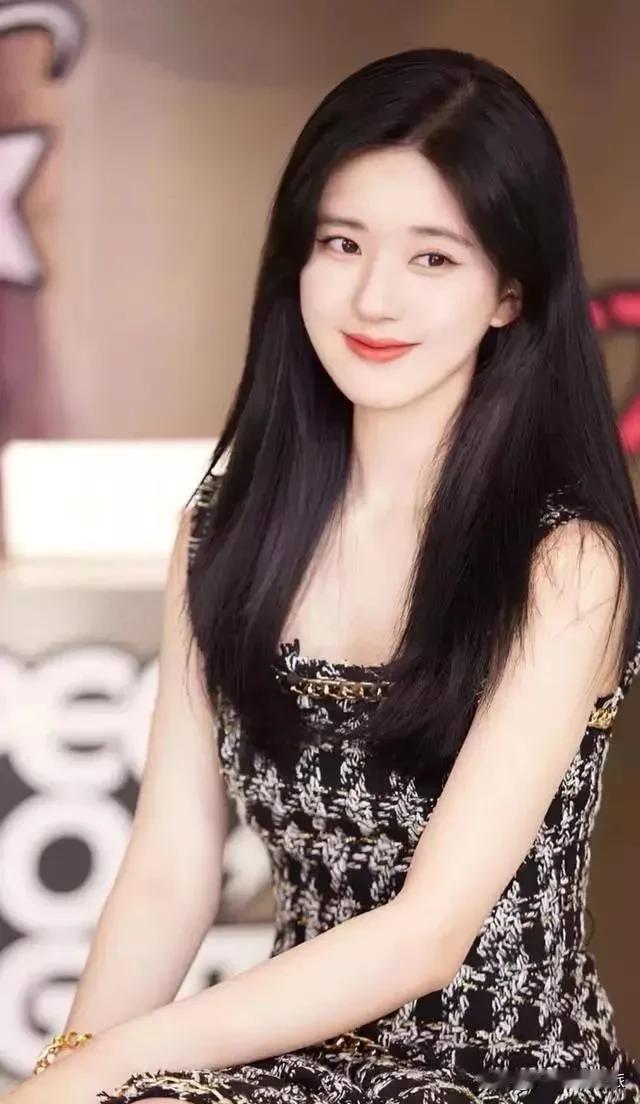 古装还是现代？她的答卷不设边界

每次看赵露思的剧都像开盲盒——你永远猜不到下一