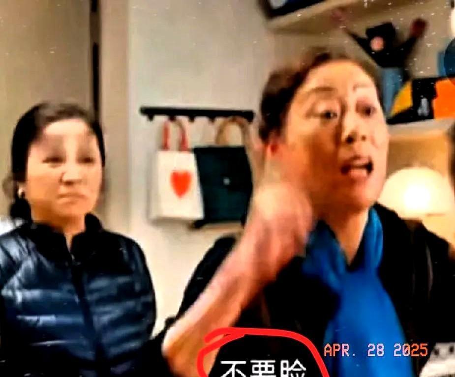 网友提了个醒：有些老人急着找伴儿，结果财产被卷跑的事儿可不少见。

隔壁村王大爷