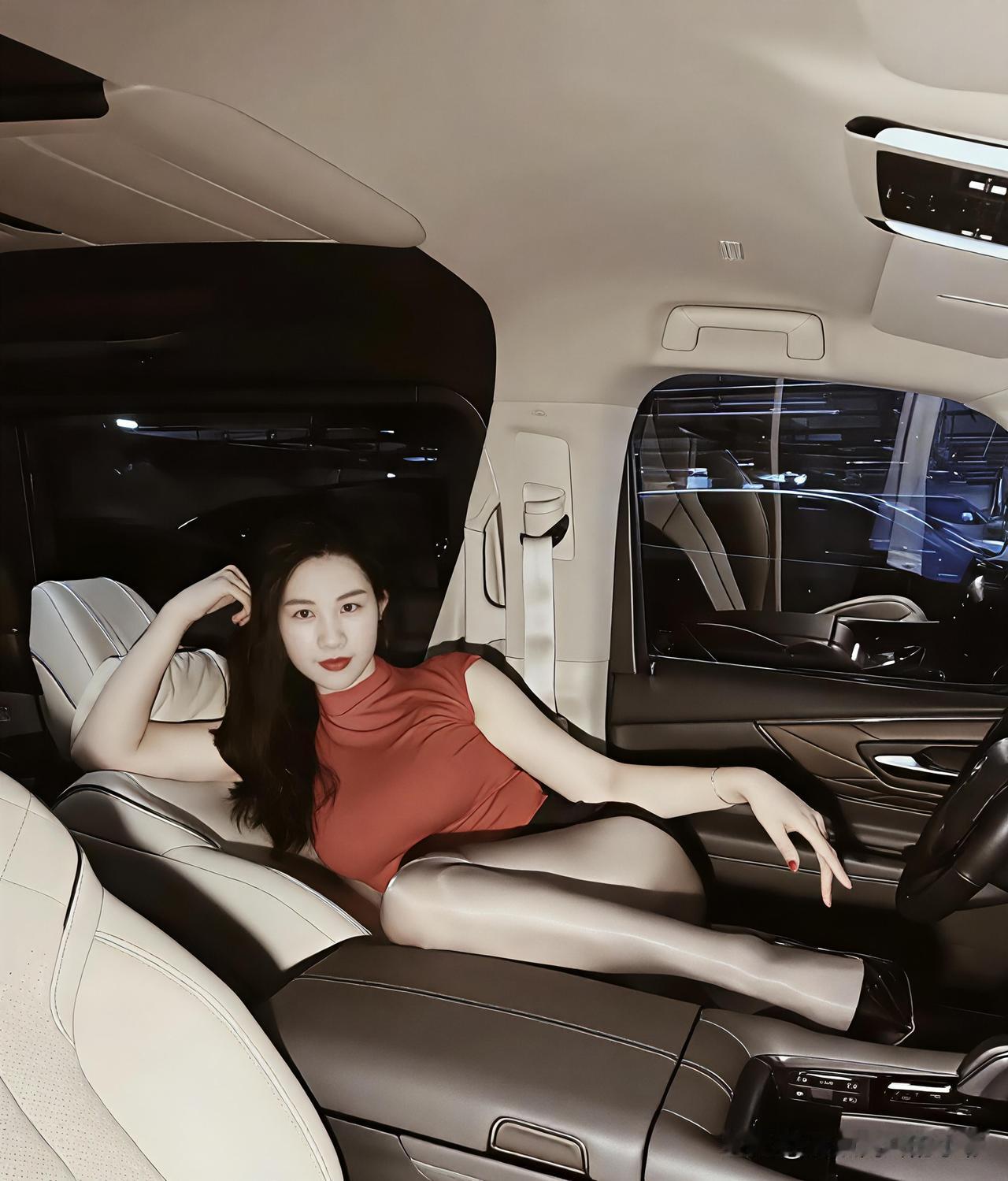 我能在开着空调的车里待一天[呲牙]